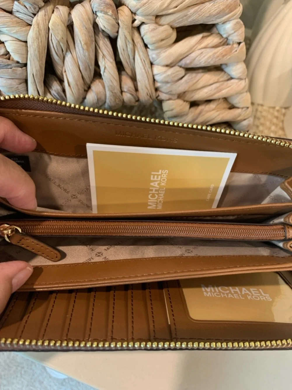 NWT Michael Kors Tan Pebbled Leather Zip Wristlet Wallet - Picture 8 of 11